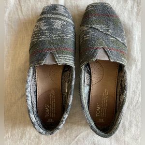 Toms slip-ons